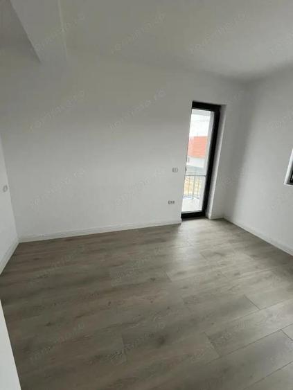 Vand duplex la cheie - suprafa?a utila este de 110 m2 , 3 dormitoare - 12