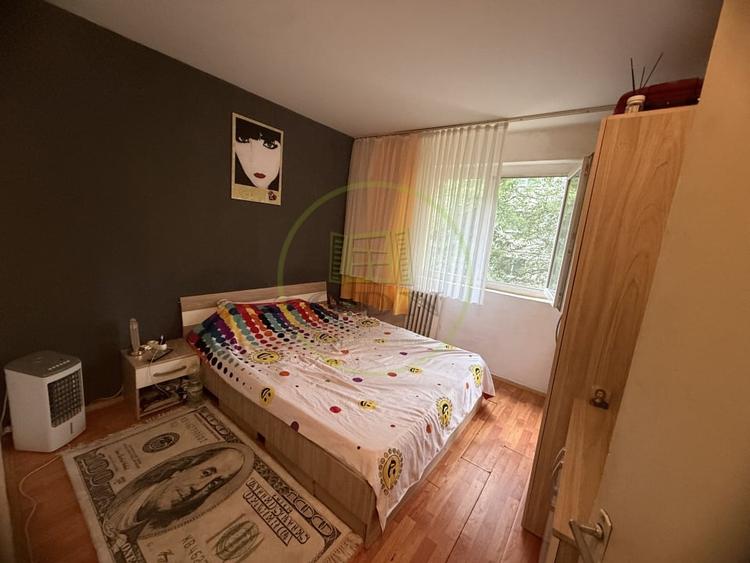 Apartament cu 2 camere semidecomandat, mobilat în Craiovița Nouă