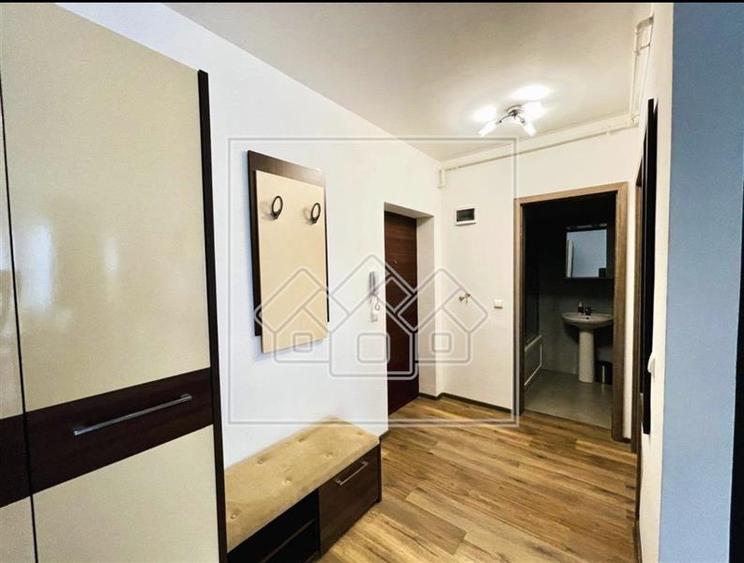 Apartament cu 2 camere decomandat în Lazaret