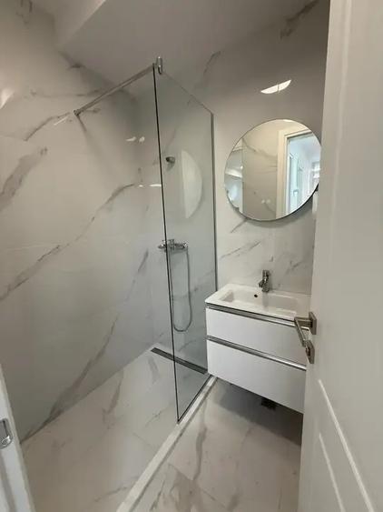Apartament cu 3 camere semidecomandat în Armeneasca