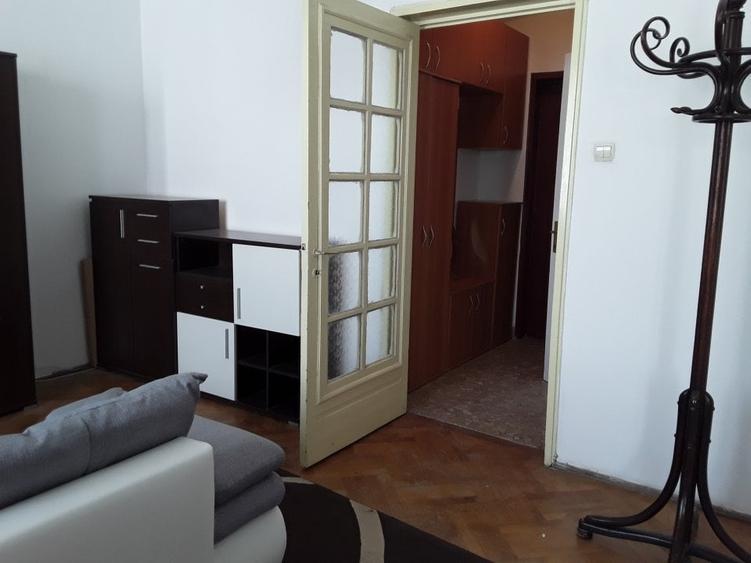 Apartament cu 2 camere semidecomandat, mobilat în Universitate