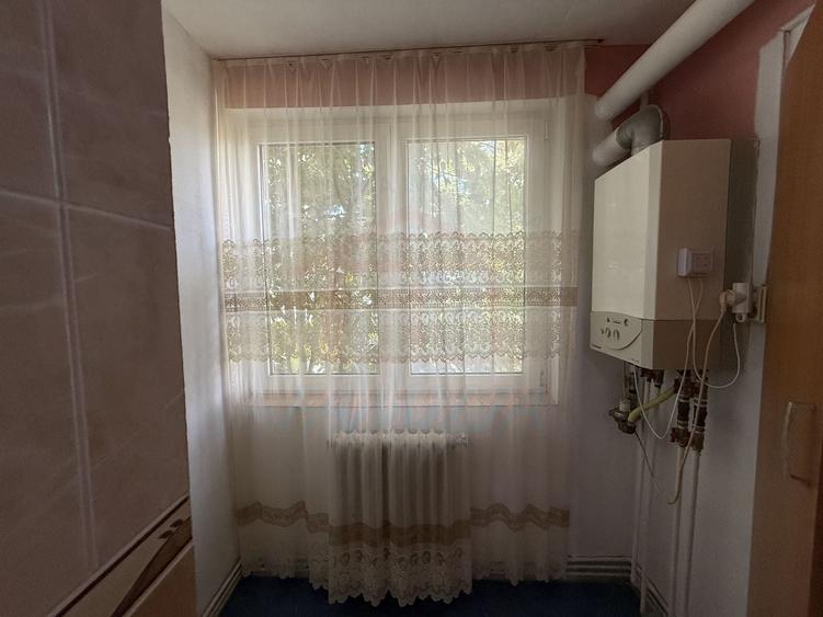 Apartament cu 2 camere decomandat, mobilat în Micro 20