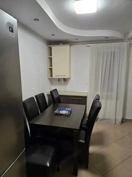 Apartament cu 3 camere decomandat în Tudor