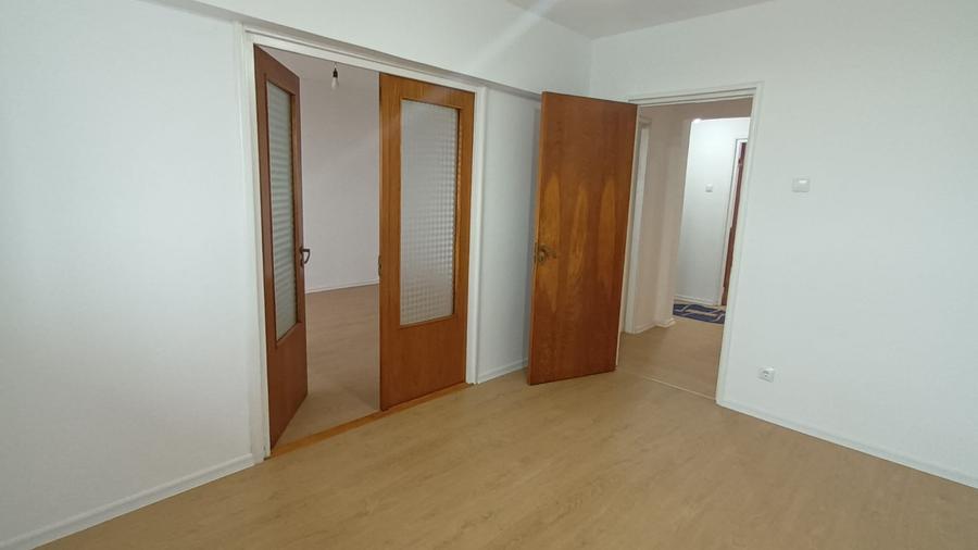 Apartament cu 3 camere decomandat în Drumul Taberei