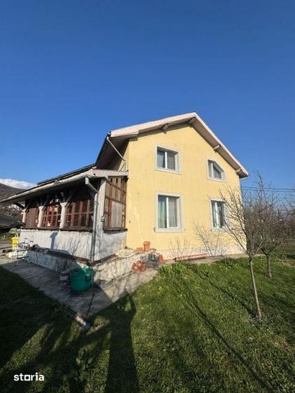 Casă cu 4 camere cu Teren 1400 Mp în Central