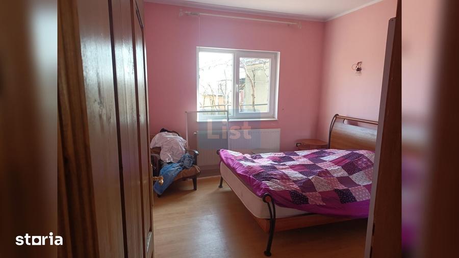 Casă cu 5 camere cu Teren 709 Mp în Podari