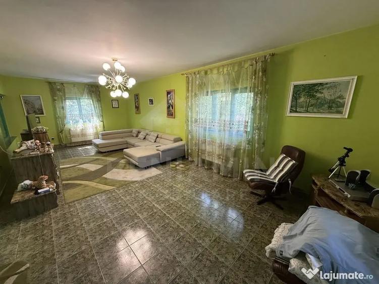 Casă cu 5 camere cu Teren 1039 Mp în Rovine