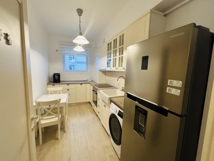 Apartament cu 3 camere decomandat, mobilat în Barbu Văcărescu
