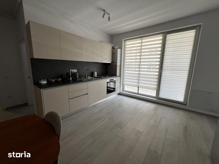 Apartament cu 3 camere semidecomandat în Florești
