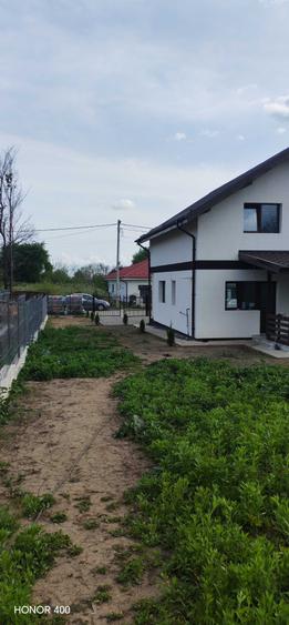 Casă cu 4 camere în Bănești
