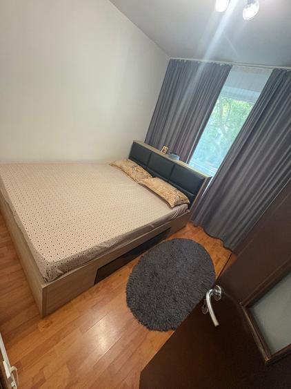Apartament cu 3 camere semidecomandat în Pantelimon