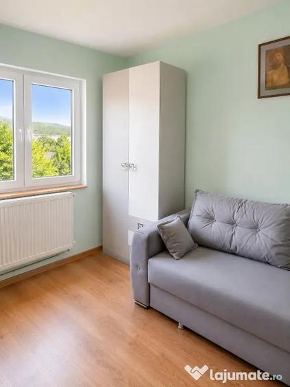 Apartament cu 3 camere semidecomandat în Boldești