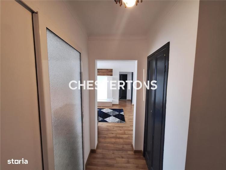 Apartament cu 3 camere semidecomandat în Independenței