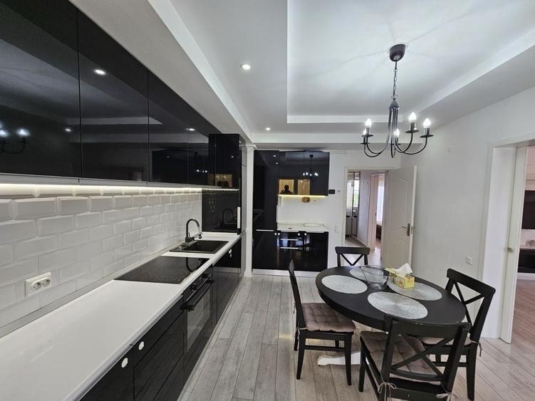 Apartament cu 3 camere decomandat în Crețuleasca
