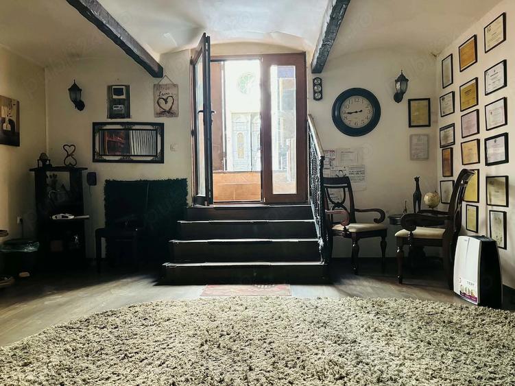 Apartament cu 3 camere decomandat în P-ța Unirii