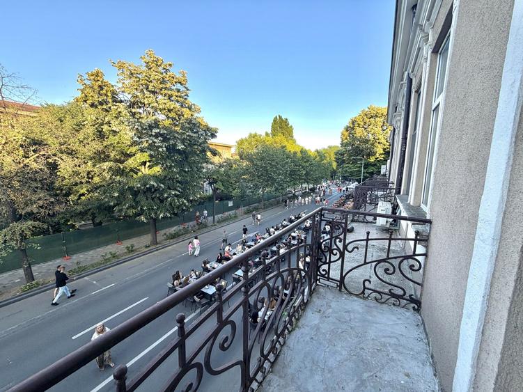 Apartament cu 6 camere decomandat în Ultracentral