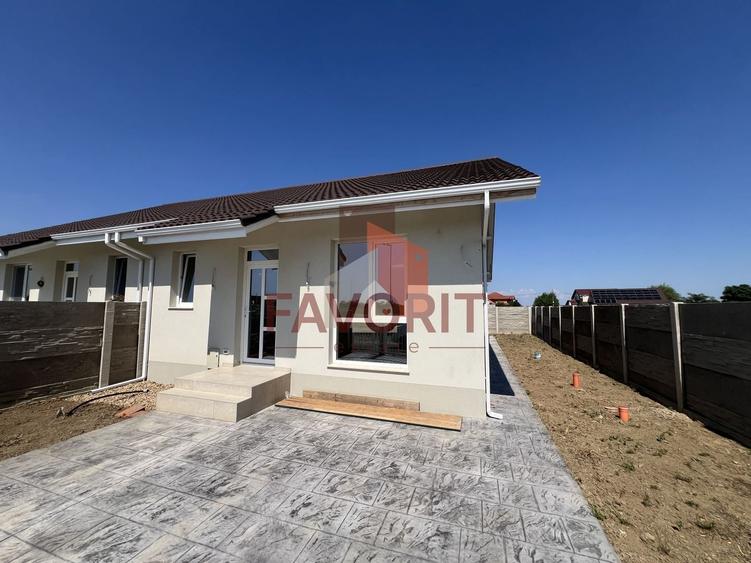 Duplex cu 3 camere cu Canalizare în Bucovăț (Remetea Mare)