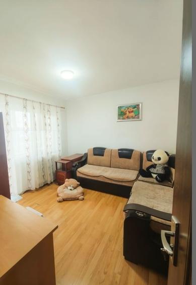 Inchiriez apartament 2 camere, 58 mp decomandat, zona Garii, langa scoala si gradinita ideal pentru familie - 2