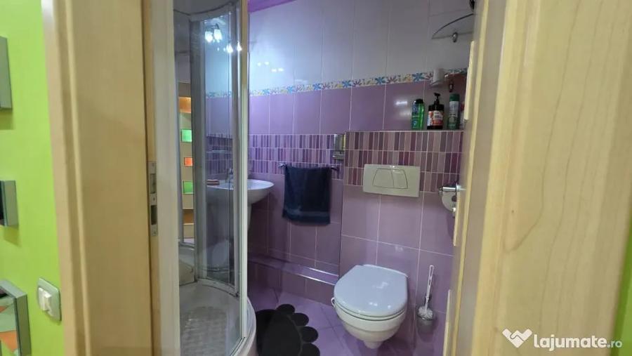 Apartament cu 4 camere decomandat în Complex Studențesc
