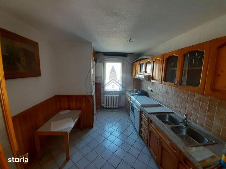 Apartament cu 4 camere, mobilat în Independenței