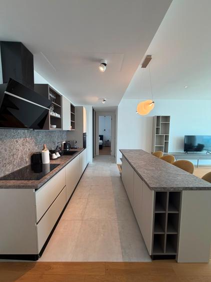Apartament cu 4 camere semidecomandat în Mamaia