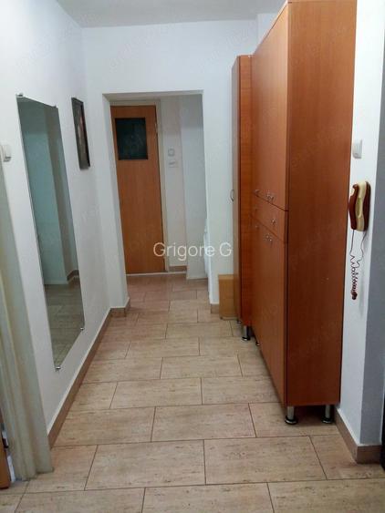 Caut un chirias chiriasa pentru o camera privata situata intr-un apartament de 2 camere decomndat