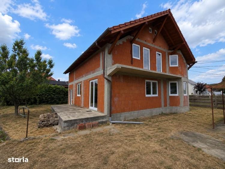 Casă cu 4 camere în Lucian Blaga