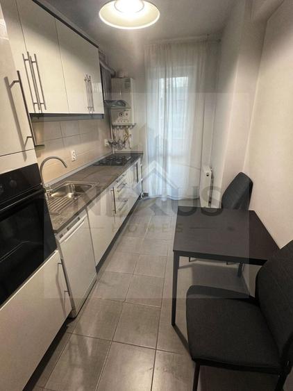 Garsonieră decomandată, mobilată în Sud