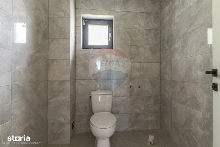 Casă cu 5 camere cu Teren 1000 Mp în Bârnova