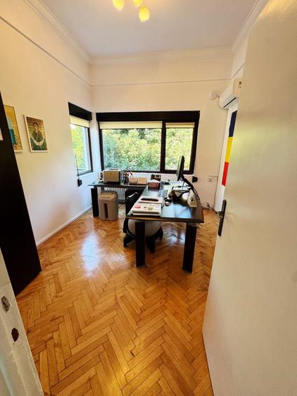 Apartament cu 4 camere semidecomandat în Aviatorilor