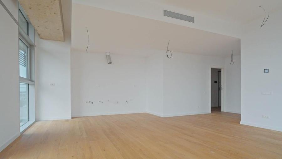Apartament cu 4 camere semidecomandat în Aviației