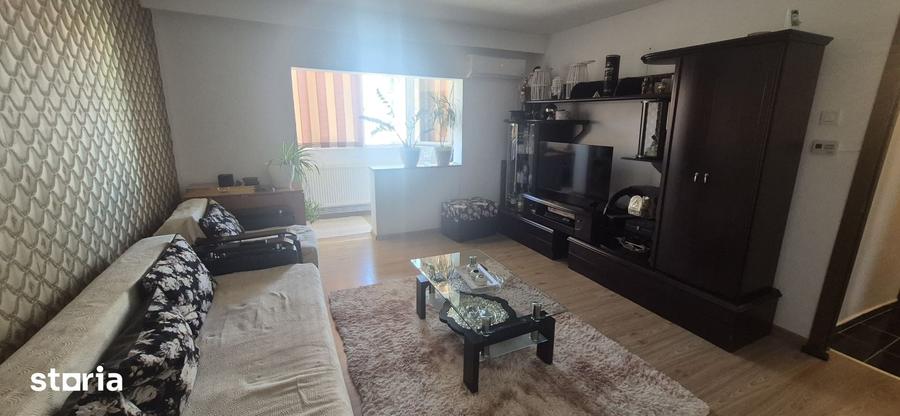 Apartament cu 3 camere decomandat în Găvana