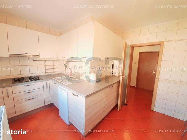 Apartament cu 3 camere decomandat, mobilat în Nerva Traian