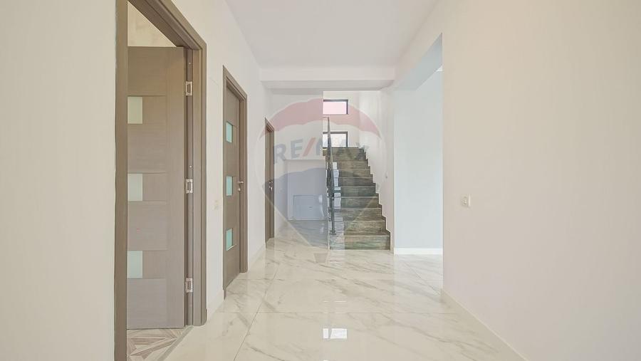 Casă cu 5 camere cu Teren 400 Mp în Bunloc