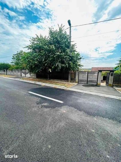 Casă cu Teren 1400 Mp în Sânmartin