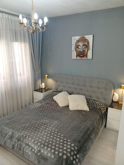 Apartament cu 3 camere semidecomandat în Fundeni