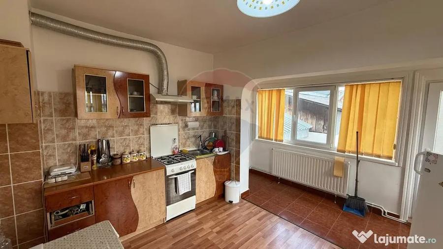 Casă cu 3 camere cu Teren 990 Mp în Fitionești