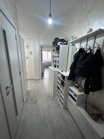 Apartament cu 3 camere decomandat în Drumul Taberei