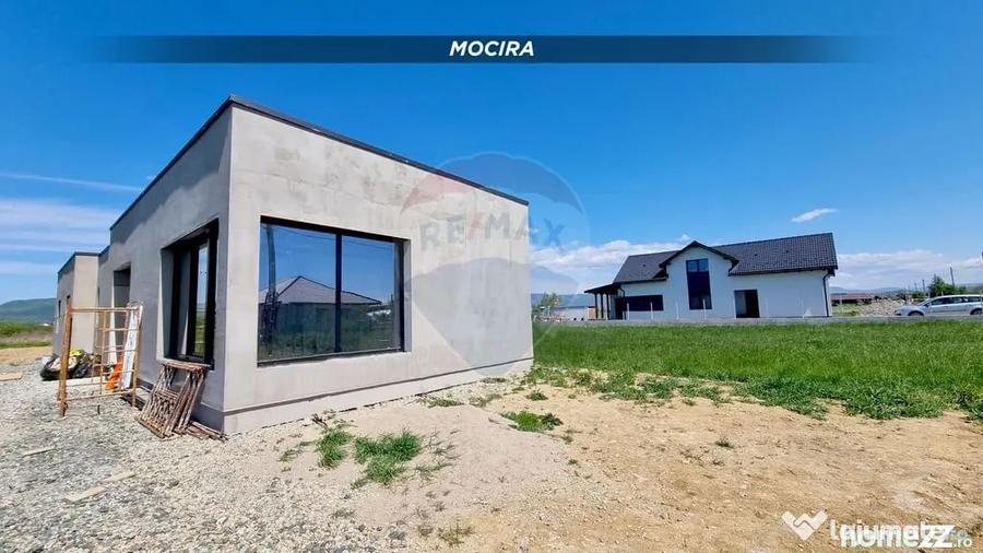 Casă cu 5 camere cu Teren 900 Mp în Mocira