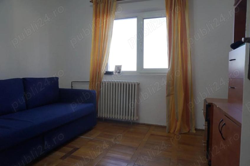 Apartament cu 3 camere decomandat în Girocului