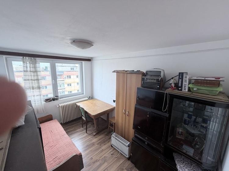 Apartament cu 3 camere semidecomandat în Lujerului