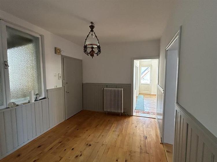 Casă cu 4 camere cu Canalizare în Centrul Istoric
