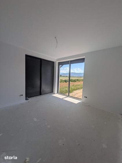 Casă cu 4 camere cu Teren 310 Mp în Cristian