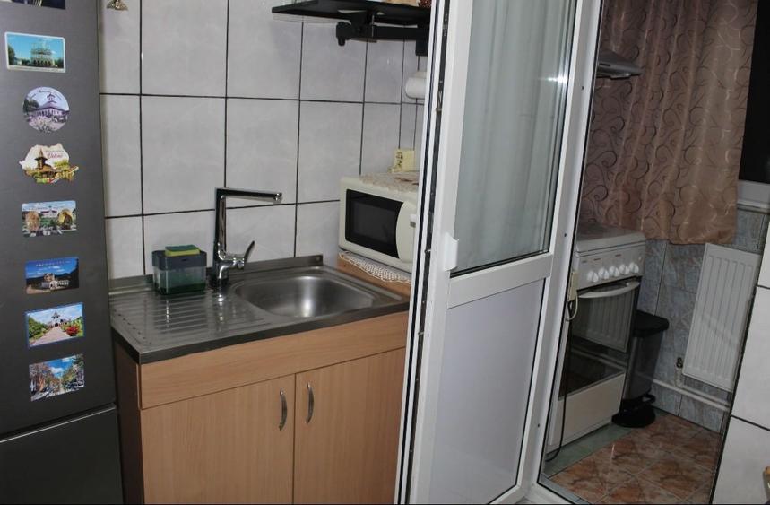 Apartament cu 3 camere decomandat, mobilat în Central