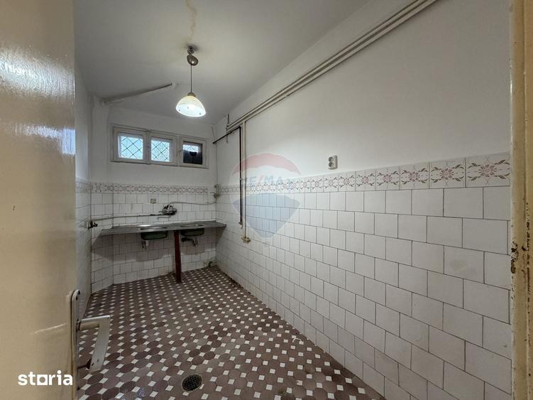 Casă cu 6 camere cu Teren 390 Mp în Floreasca