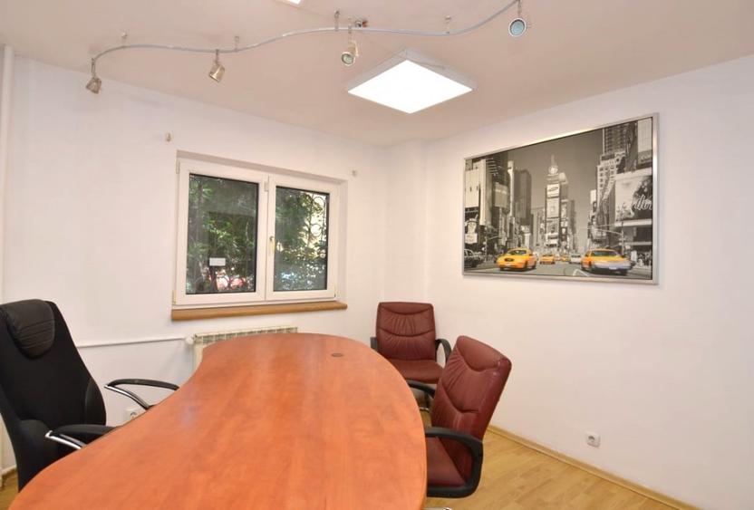 Apartament cu 2 camere semidecomandat, mobilat în 13 Septembrie