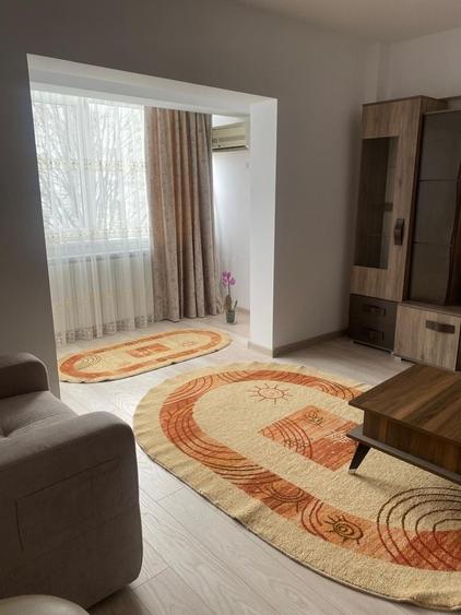 Apartament cu 2 camere decomandat în Podul de Fier