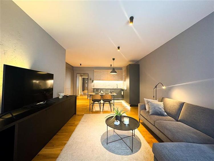 Apartament cu 2 camere decomandat, mobilat în Aviației