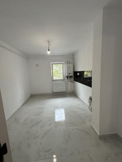 Apartament cu 4 camere decomandat în Dacia