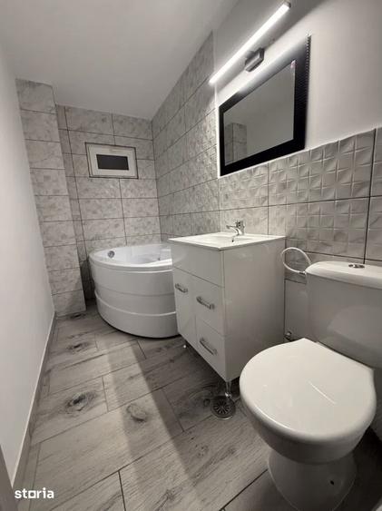 Apartament cu 3 camere decomandat în Tei